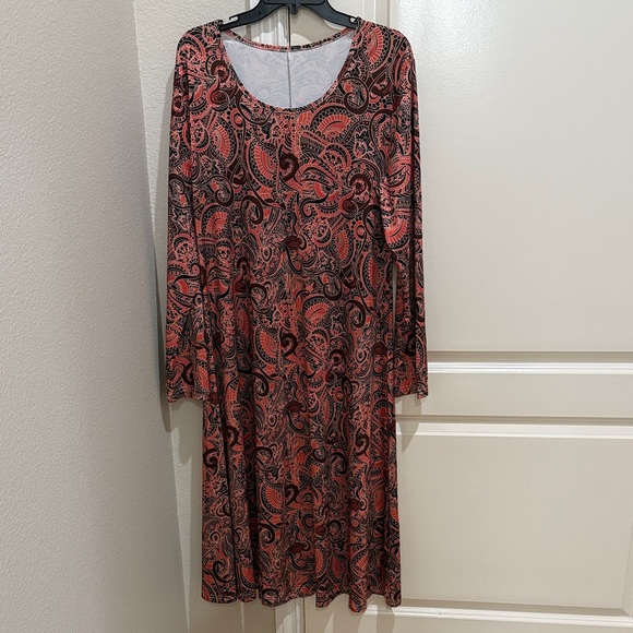 No Label Dresses & Skirts - NWOT Paisley Long Sleeve Pullover Midi Dress XL,